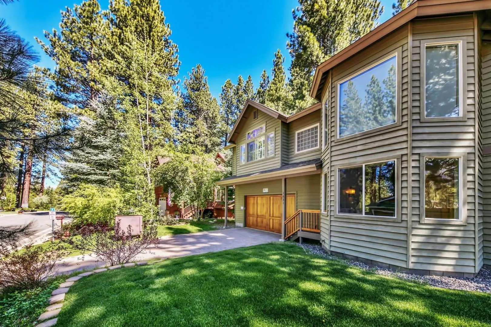 Cubby Bear At Heavenly Tahoe - Pets South Lake Tahoe United States